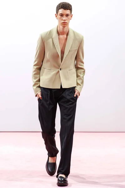 Look 15